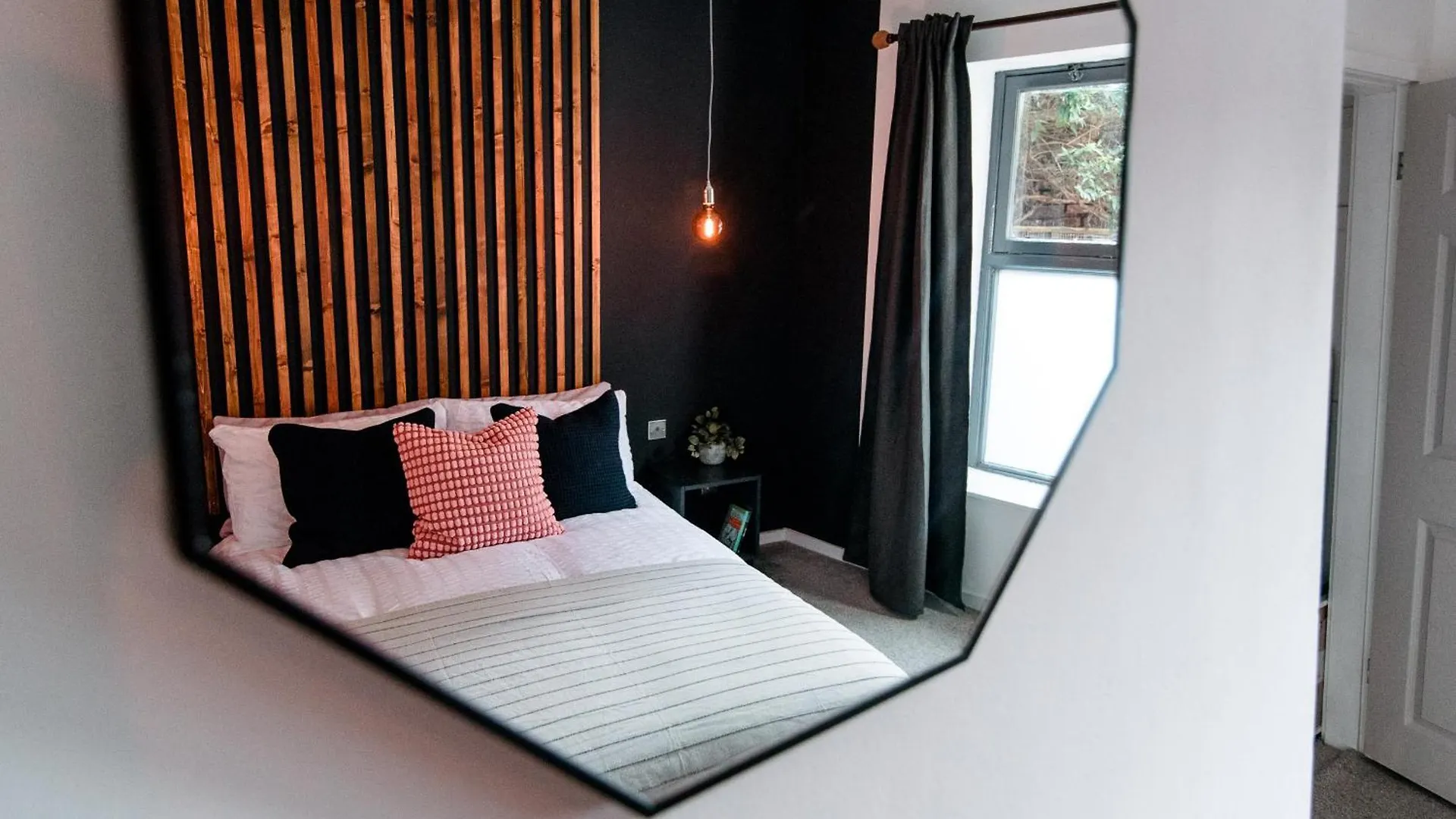 Apartamento Unique, Stylish And Secluded Home, With Parking In The Heart Of Historic York