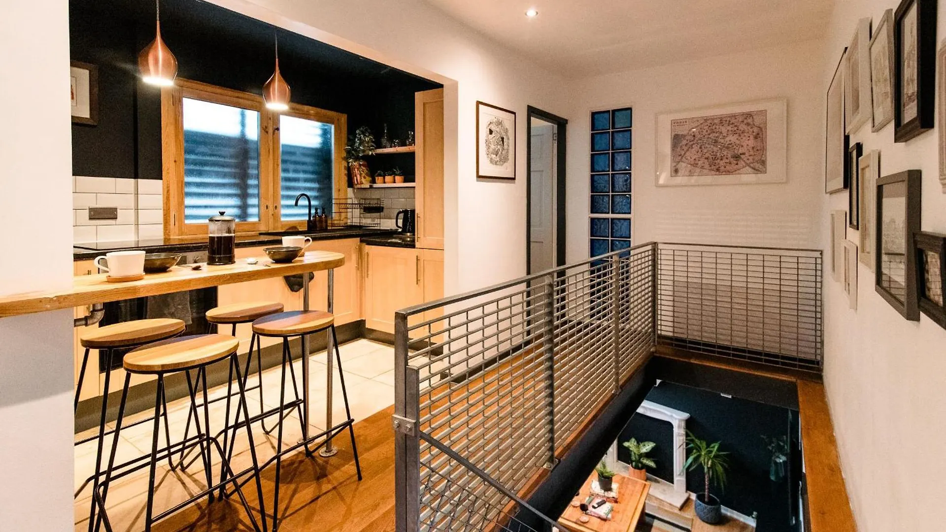 Unique, Stylish And Secluded Home, With Parking In The Heart Of Historic 요크