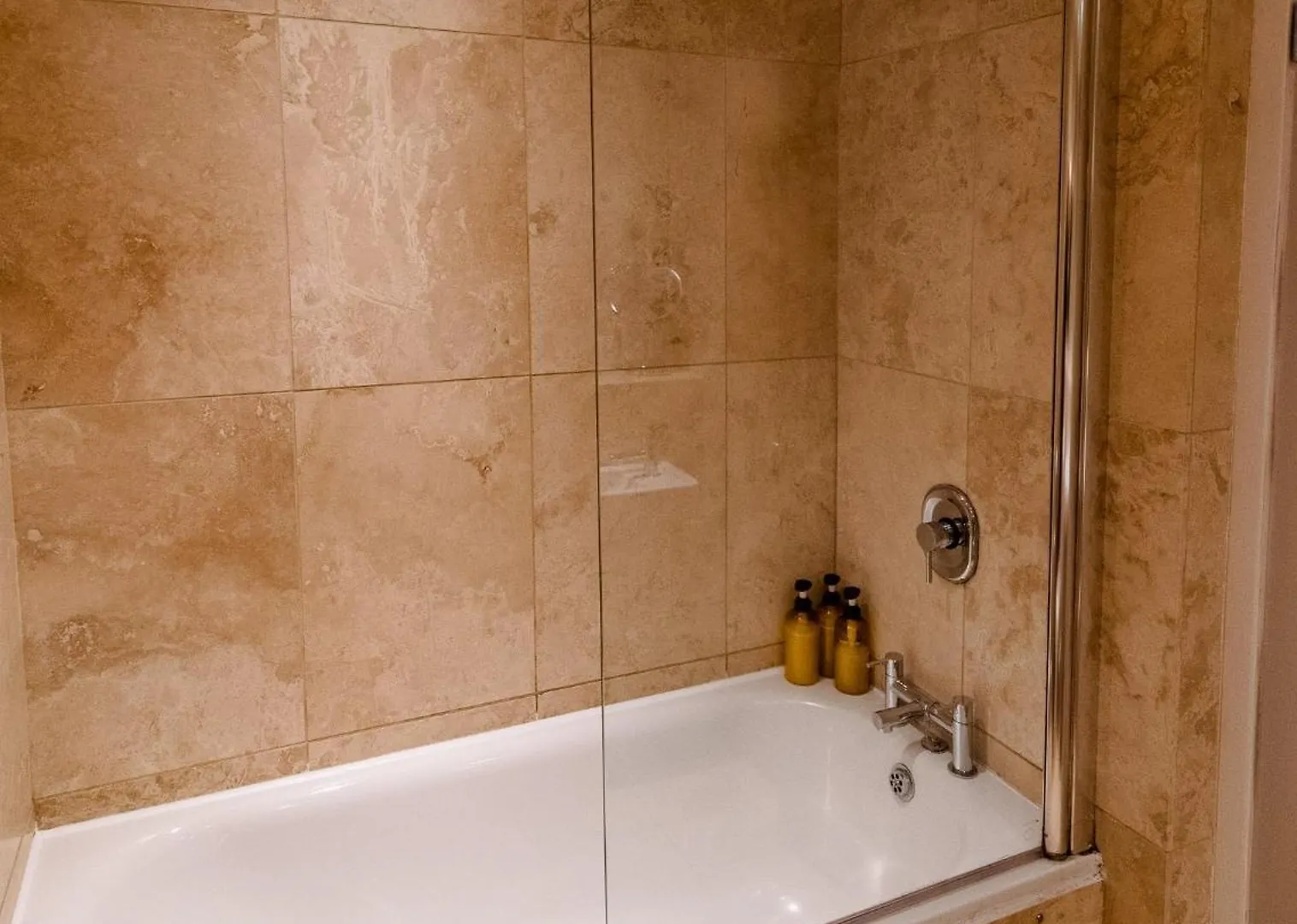 Unique, Stylish And Secluded Home, With Parking In The Heart Of Historic 요크 0*,