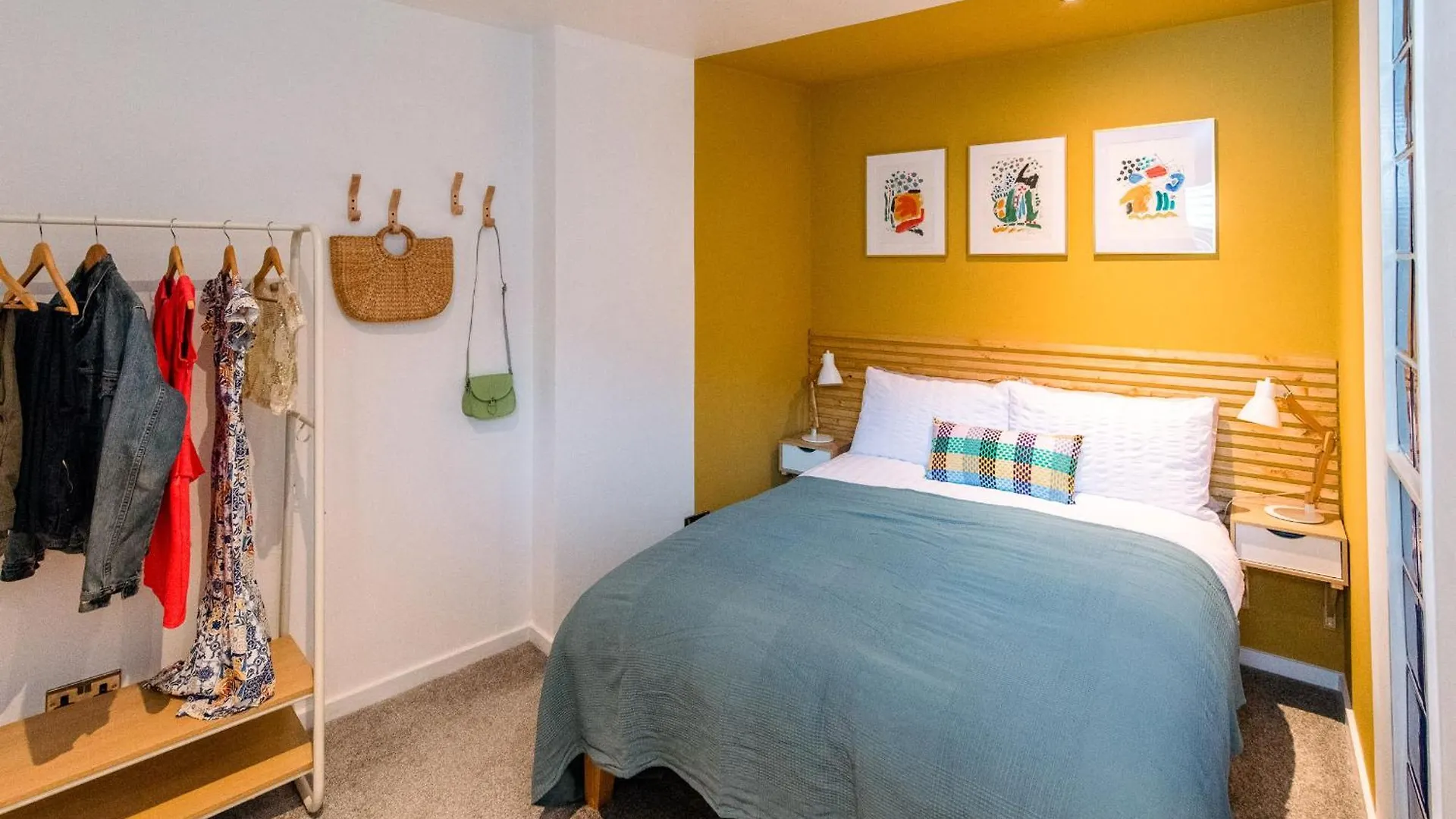 Unique, Stylish And Secluded Home, With Parking In The Heart Of Historic 요크 0*,