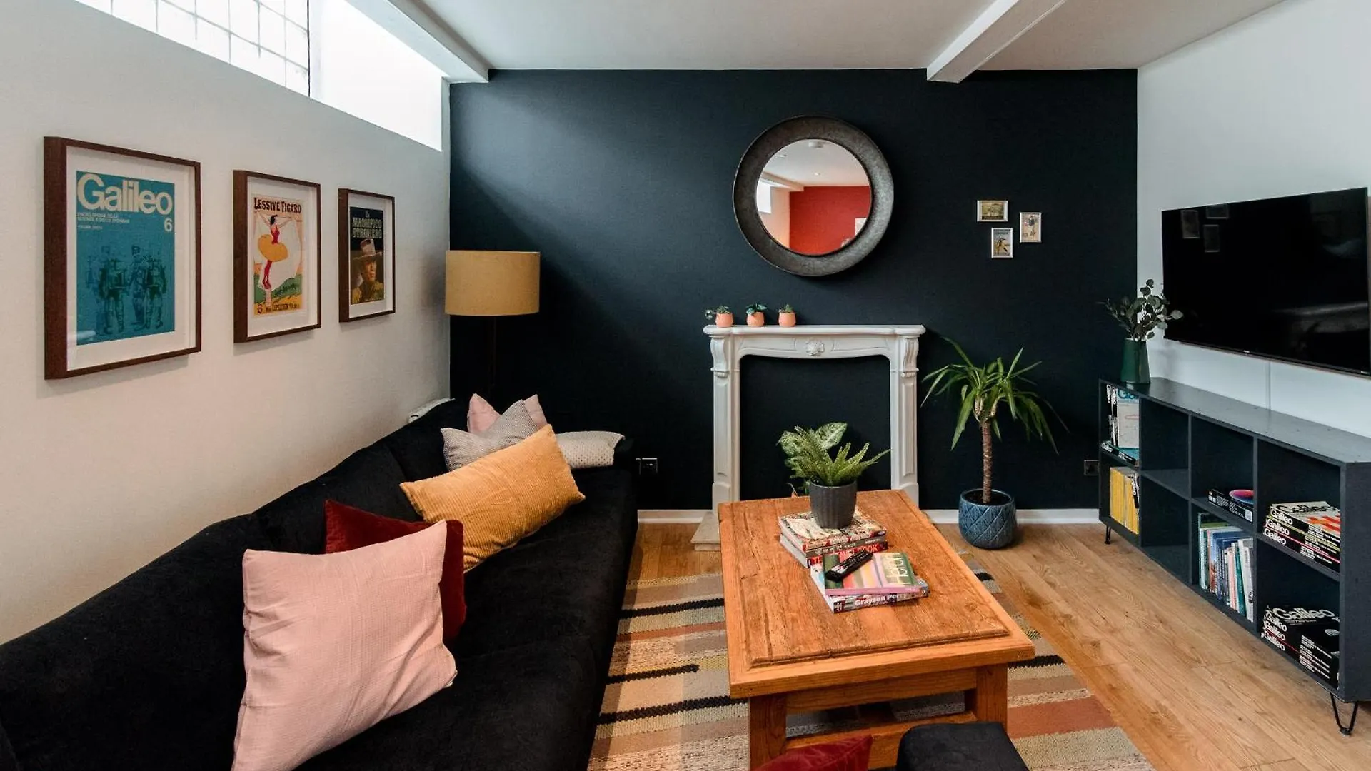 Unique, Stylish And Secluded Home, With Parking In The Heart Of Historic 요크 아파트