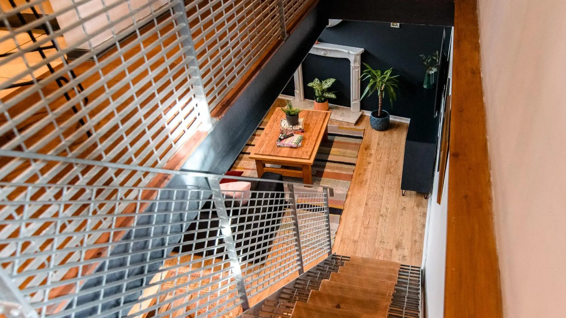 Unique, Stylish And Secluded Home, With Parking In The Heart Of Historic 요크